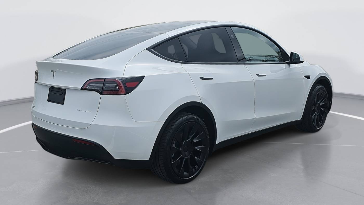 2024 Tesla Model Y 7SAYGDEE1RA263929