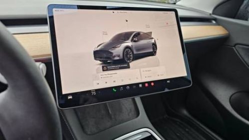 2022 Tesla Model Y 7SAYGDEE4NF370129