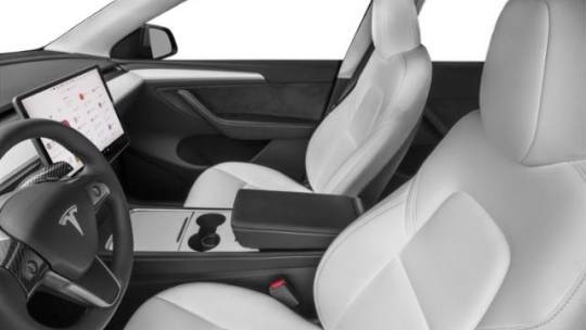2024 Tesla Model Y 7SAYGDEE9RA256825