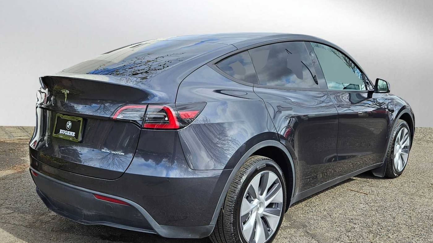 2024 Tesla Model Y 7SAYGDEE7RA218803