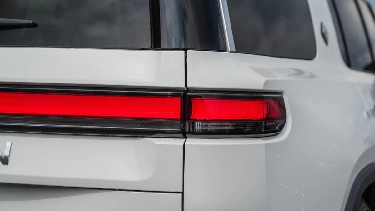 2023 Rivian R1S - Images - 9