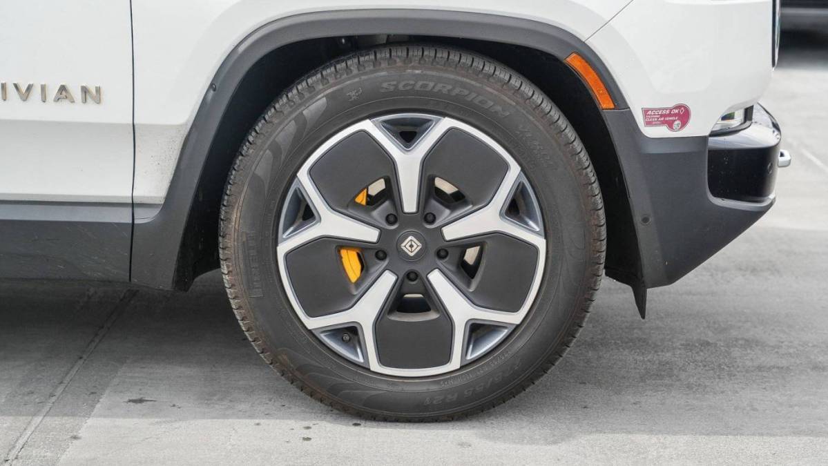 2023 Rivian R1S - Images - 11