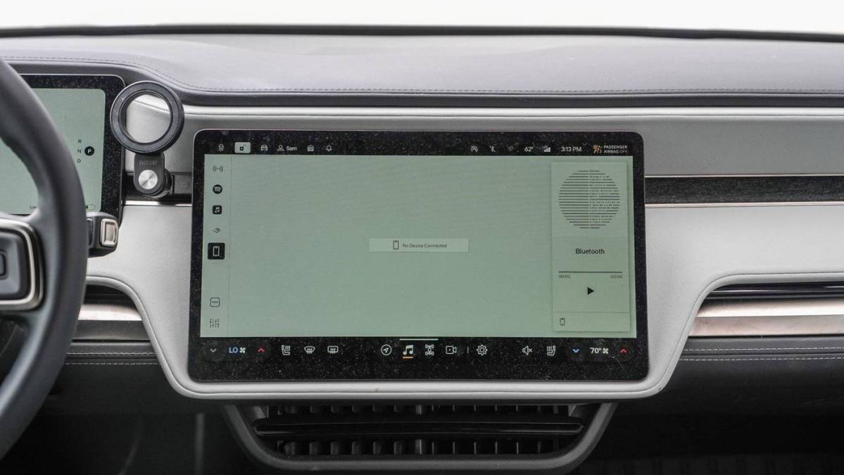 2023 Rivian R1S - Images - 13