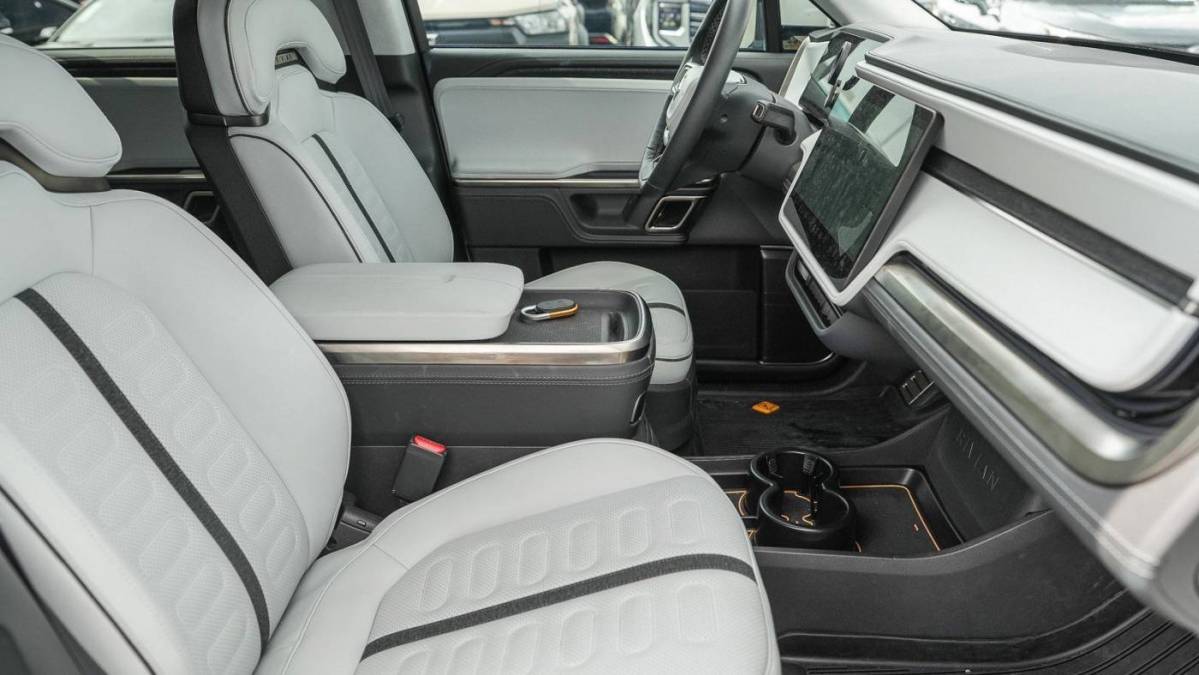 2023 Rivian R1S - Images - 15