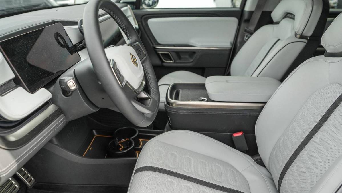 2023 Rivian R1S - Images - 16