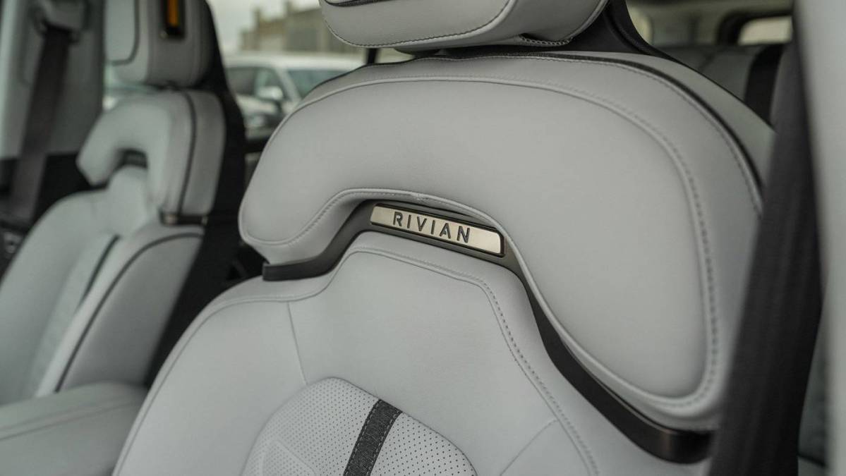 2023 Rivian R1S - Images - 21
