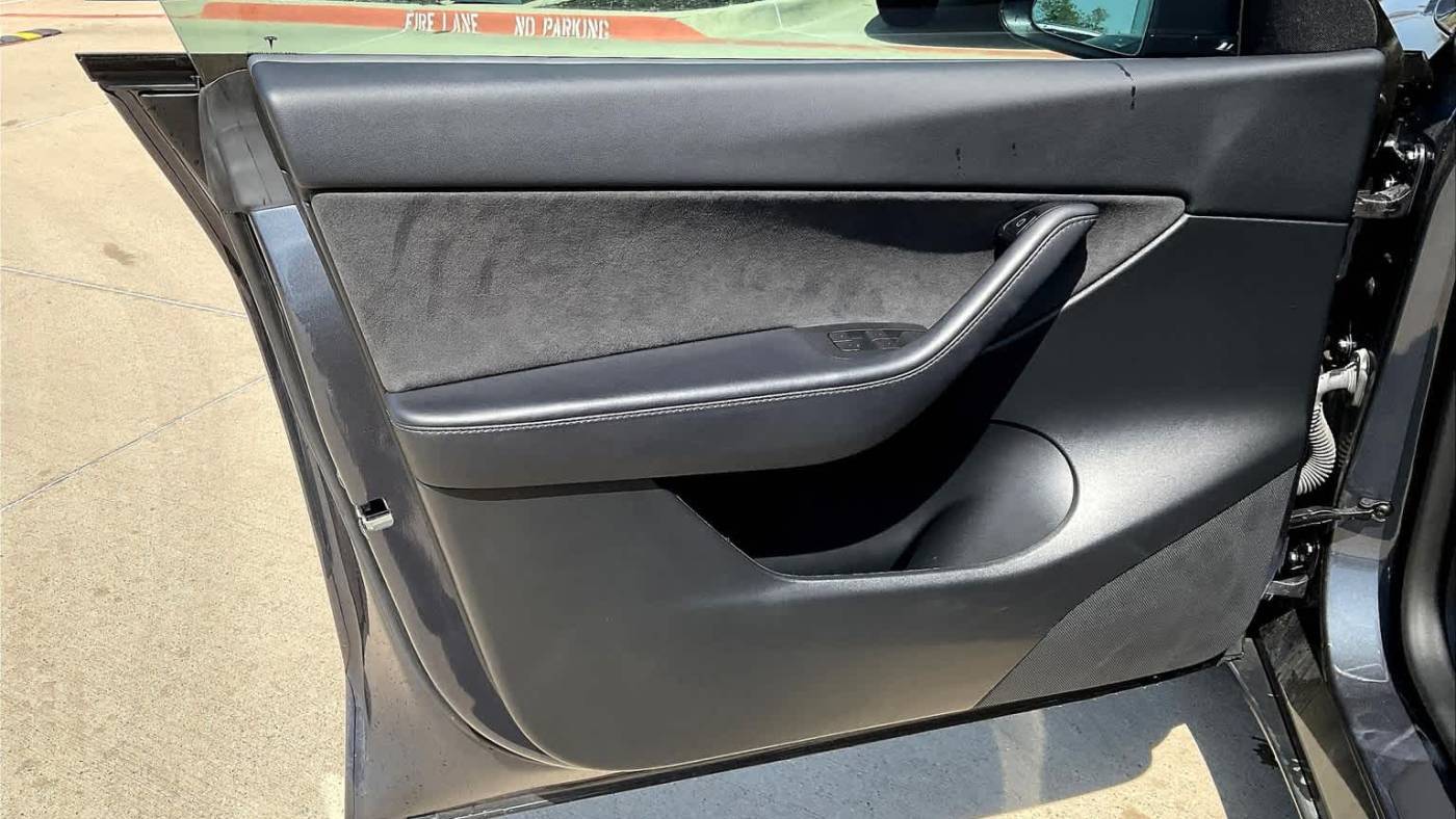 2022 Tesla Model Y 7SAYGDEF8NF400080