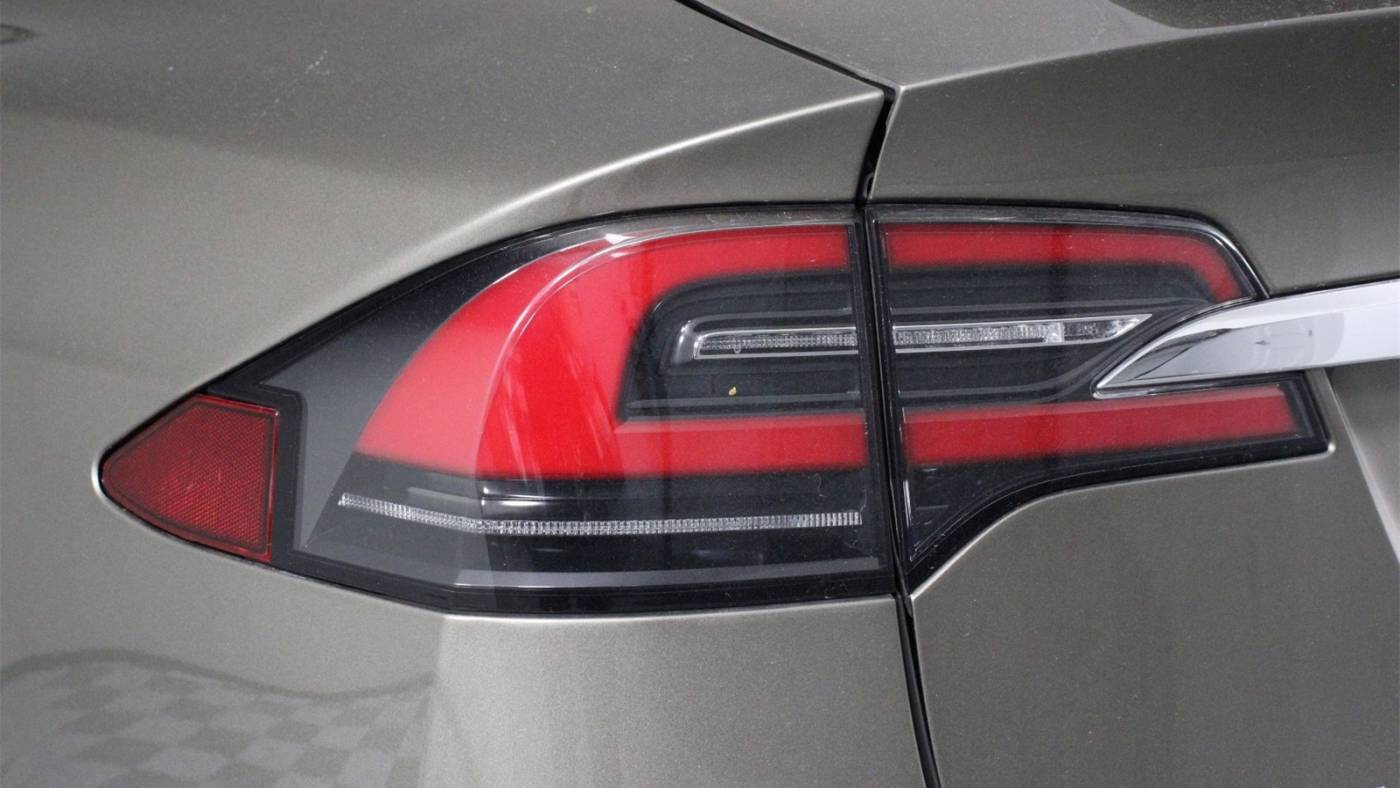 2016 Tesla Model X 5YJXCBE24GF005449