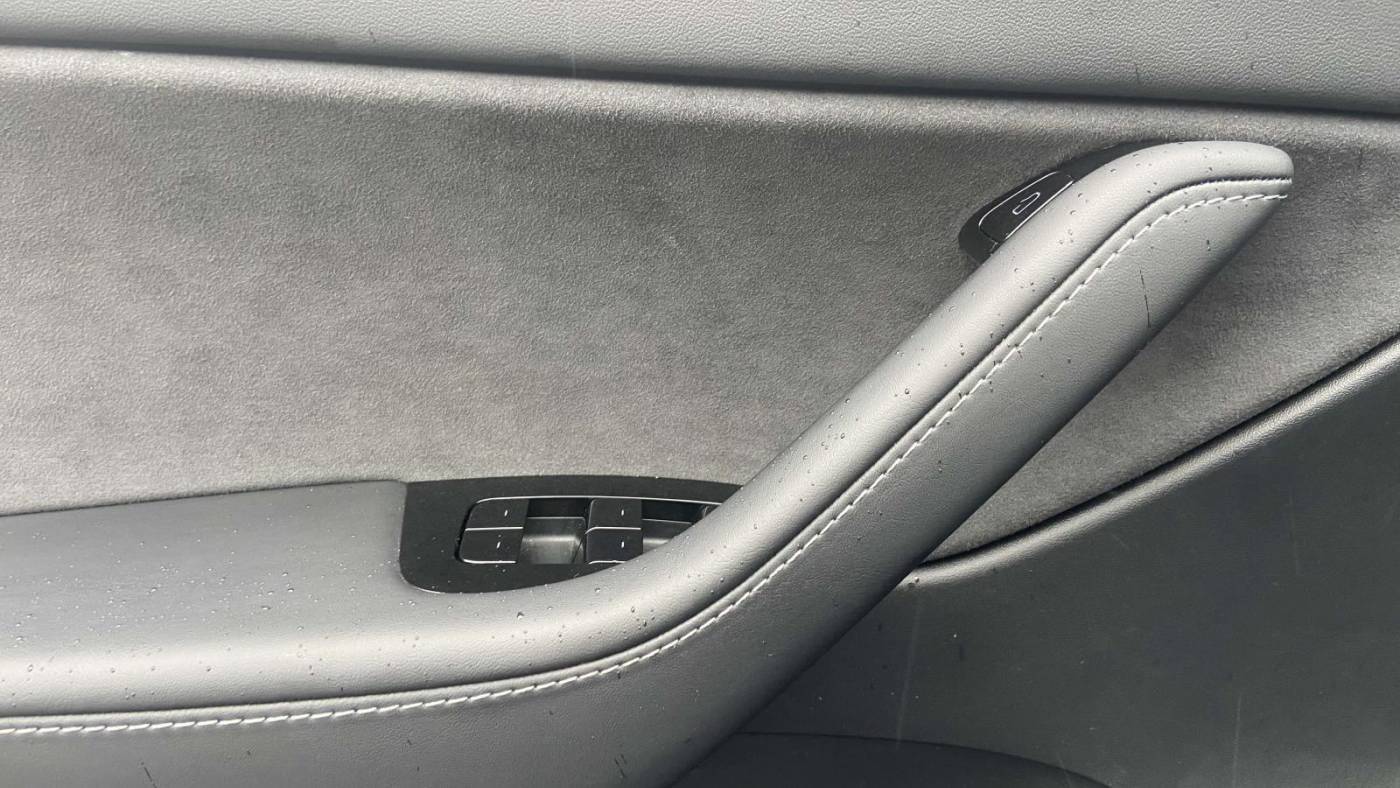 2020 Tesla Model Y 5YJYGDEF1LF033534