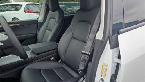 2022 Tesla Model Y 7SAYGDEF9NF537285