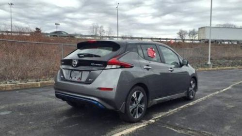 2021 Nissan LEAF 1N4AZ1CV7MC556095