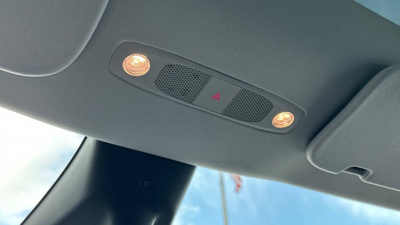 2024 Tesla Model Y 7SAYGDEE0RA255143