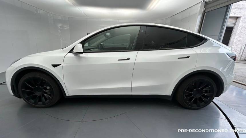 2021 Tesla Model Y 5YJYGDEE1MF143640