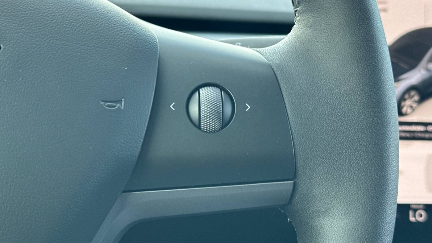 2024 Tesla Model Y 7SAYGDEE0RA255143