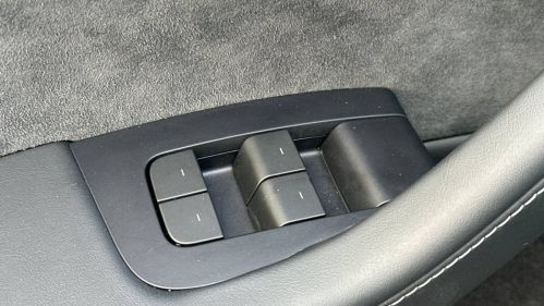 2024 Tesla Model Y 7SAYGDEE0RA255143