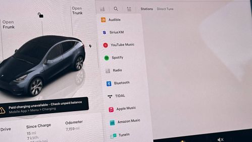 2024 Tesla Model Y 7SAYGDEE0RA255143