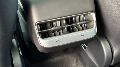 2024 Tesla Model Y 7SAYGDEE0RA255143