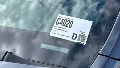 2024 Tesla Model Y 7SAYGDEE0RA255143