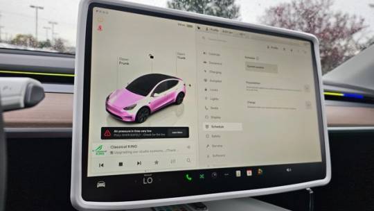2024 Tesla Model Y 7SAYGAEE2RF190278