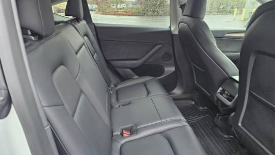 2024 Tesla Model Y 7SAYGAEE2RF190278