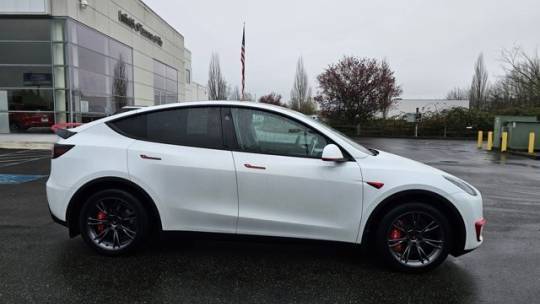 2024 Tesla Model Y 7SAYGAEE2RF190278