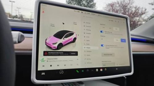 2024 Tesla Model Y 7SAYGAEE2RF190278