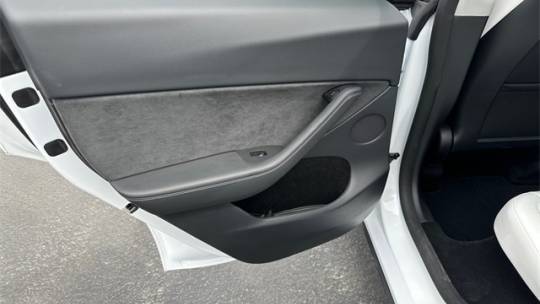 2025 Tesla Model Y 7SAYGDEE9SF239080
