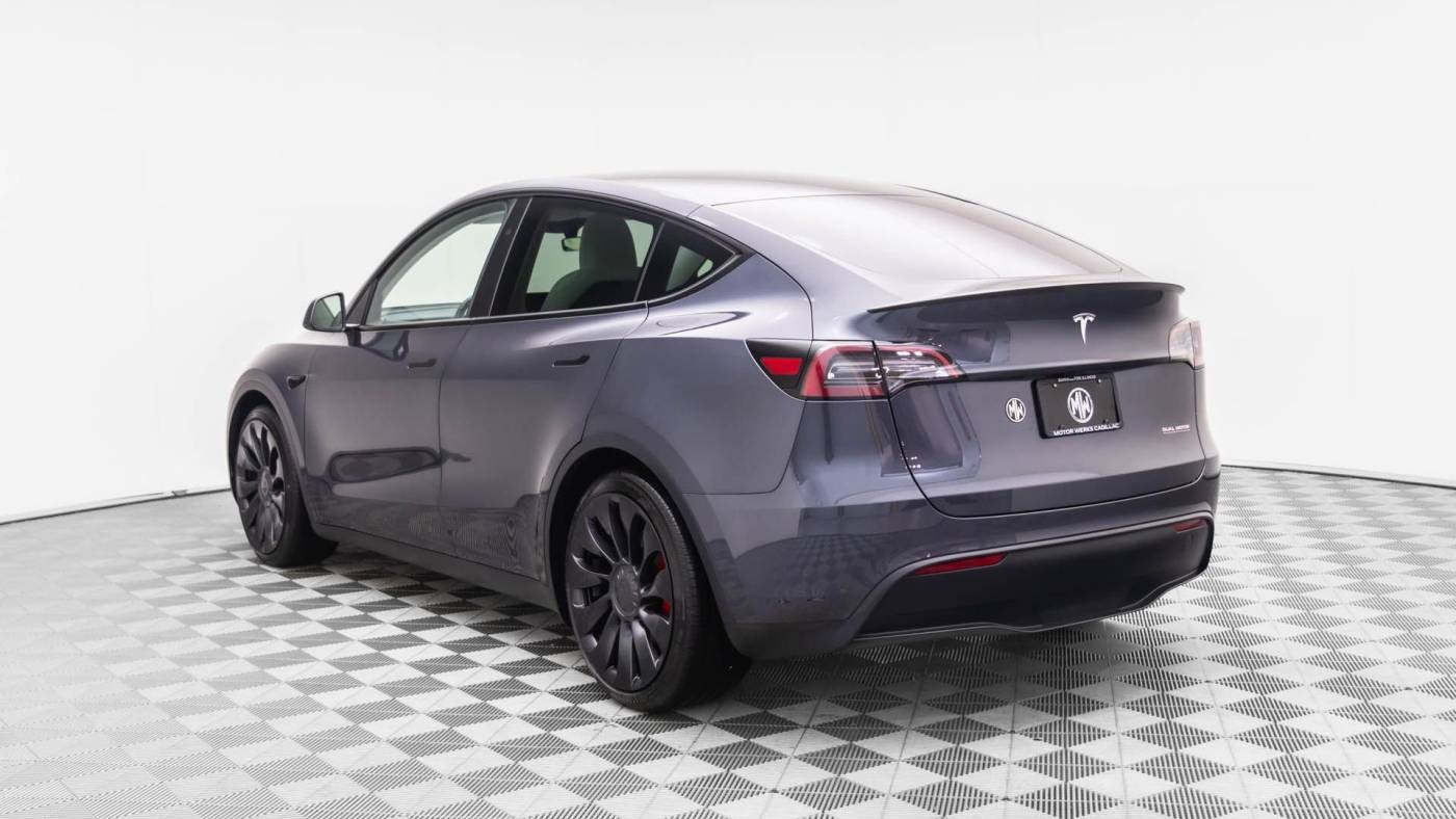 2025 Tesla Model Y 7SAYGDEF5SA351574