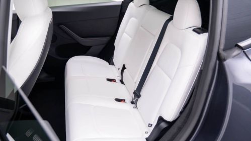2025 Tesla Model Y 7SAYGDEF5SA351574