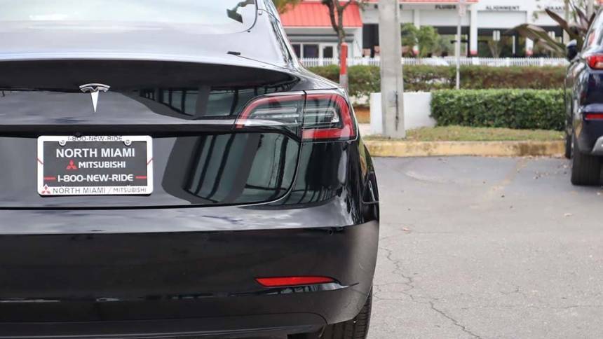2022 Tesla Model 3 5YJ3E1EA8NF108039