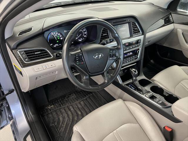 2017 Hyundai Sonata Plug-in Hybrid - Images - 15