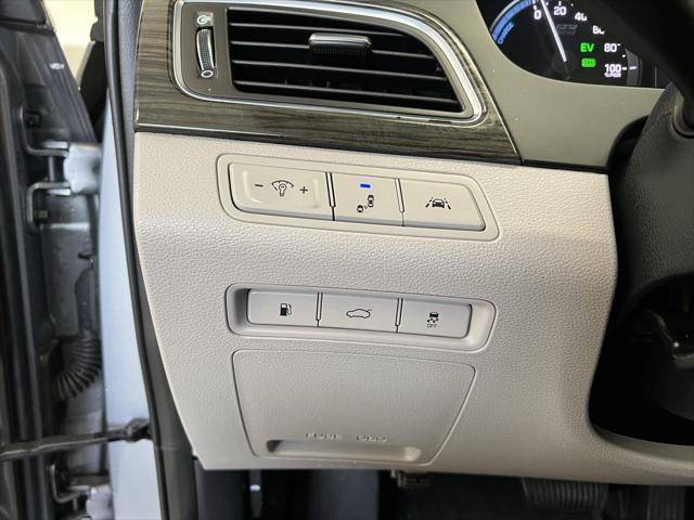2017 Hyundai Sonata Plug-in Hybrid - Images - 16