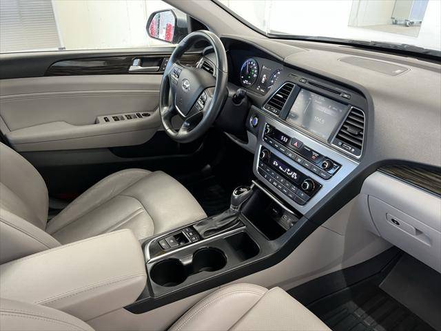 2017 Hyundai Sonata Plug-in Hybrid - Images - 30