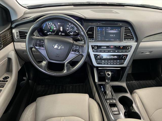 2017 Hyundai Sonata Plug-in Hybrid - Images - 35