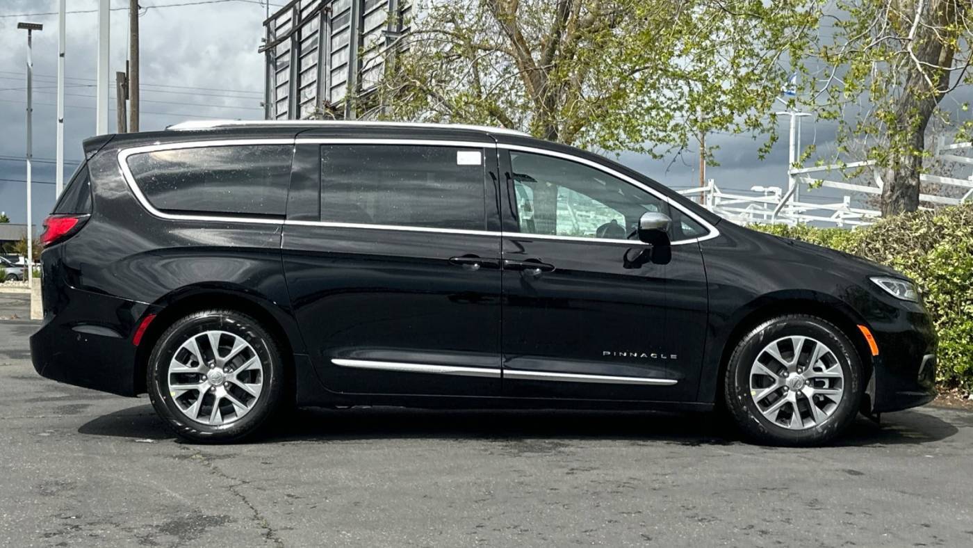 2025 Chrysler Pacifica 2C4RC1N73SR564051