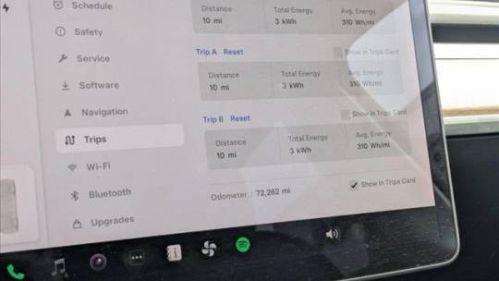 2020 Tesla Model Y 5YJYGDEE1LF010472