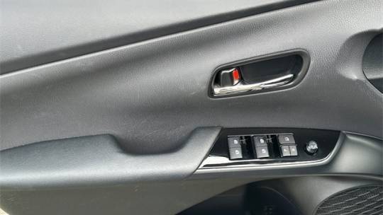 2017 Toyota Prius Prime - Images - 10