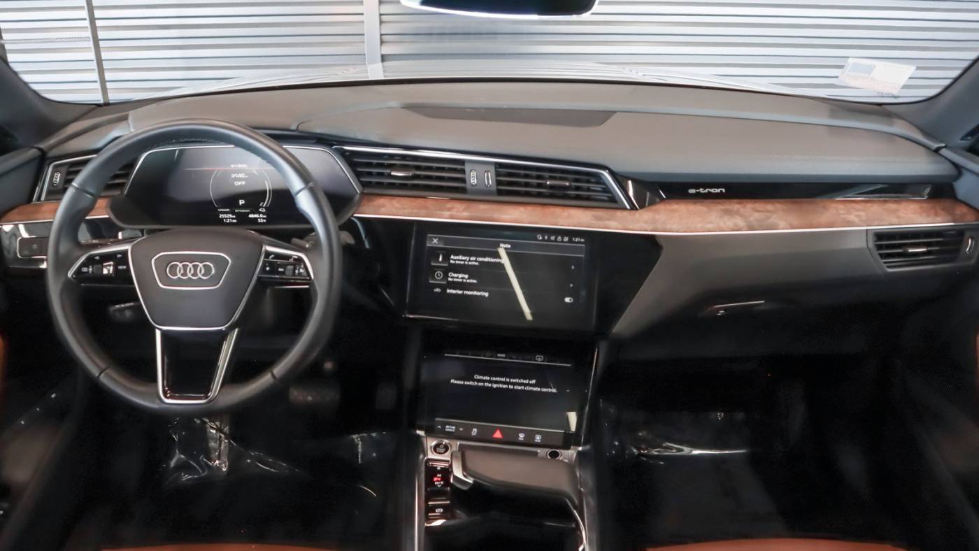 2022 Audi e-tron WA11AAGE9NB033822