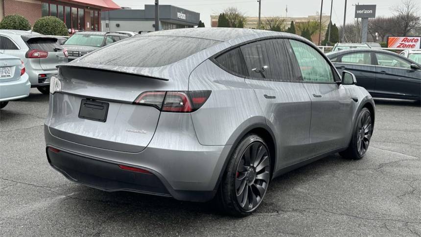 2025 Tesla Model Y 7SAYGDEF6SA354483