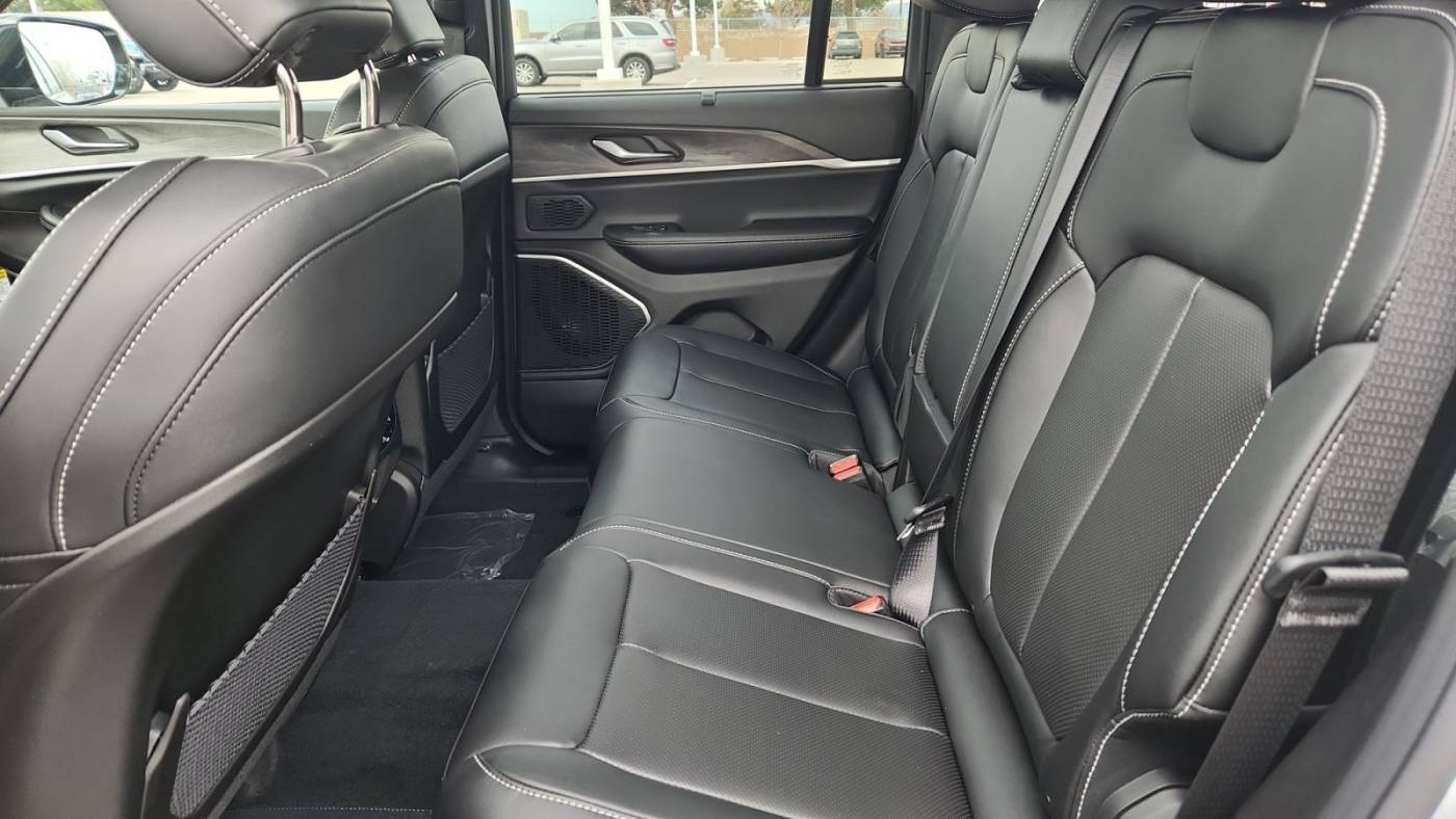 2025 Jeep Grand Cherokee 1C4RJYB65S8687873