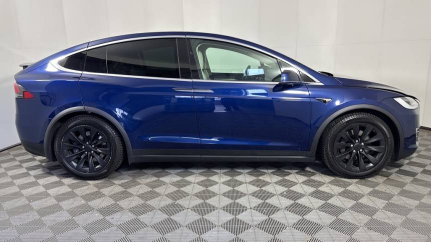 2018 Tesla Model X 5YJXCBE23JF123077