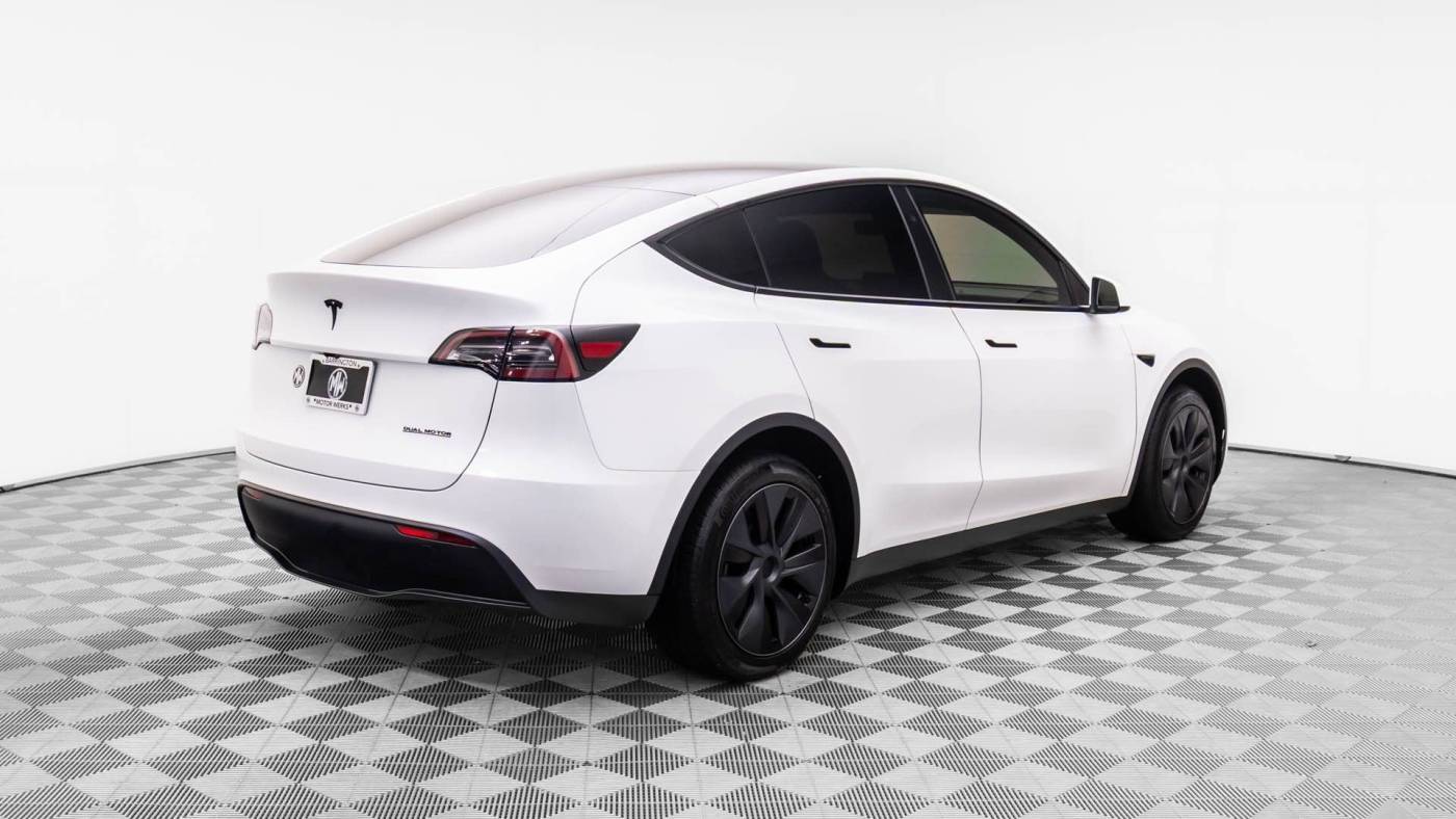 2024 Tesla Model Y 7SAYGDEE7RF160386