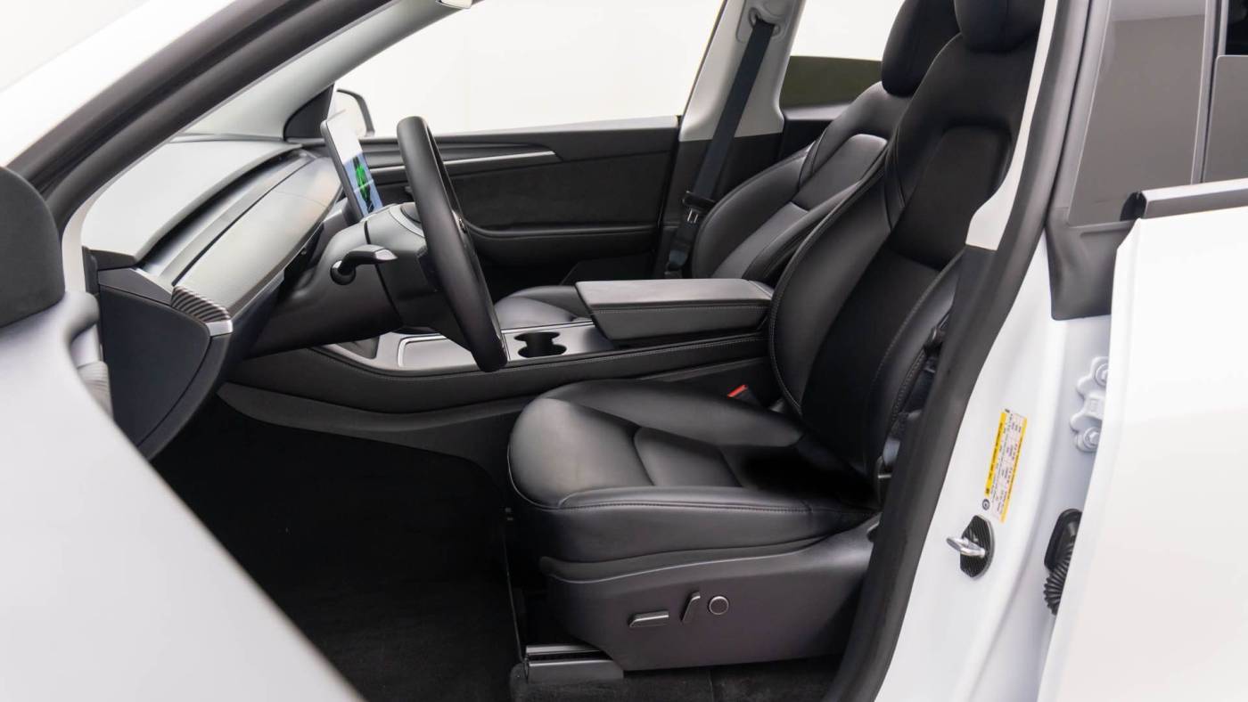 2024 Tesla Model Y 7SAYGDEE7RF160386