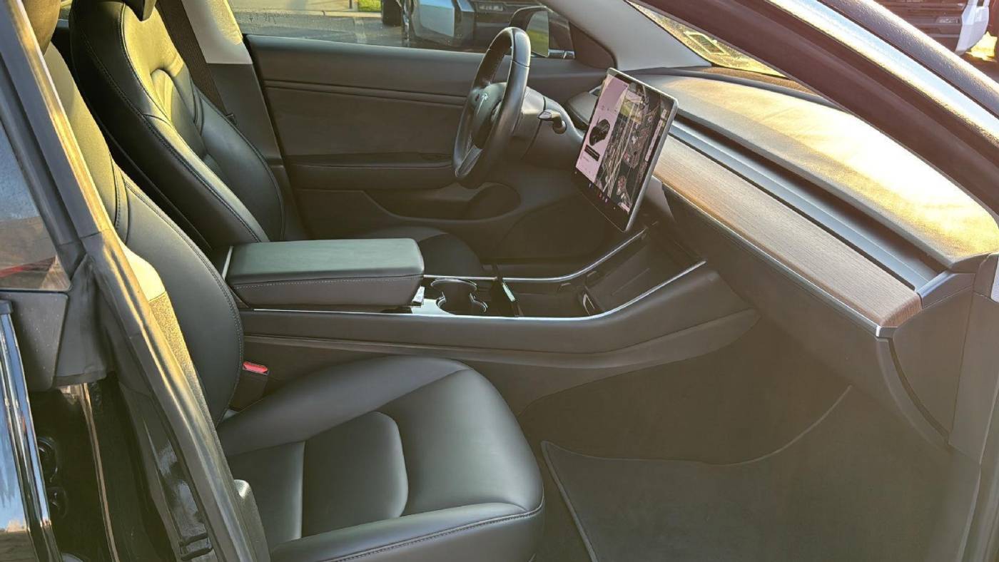2018 Tesla Model 3 5YJ3E1EB2JF186853