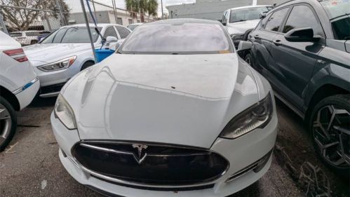 2013 Tesla Model S 5YJSA1CP3DFP15494