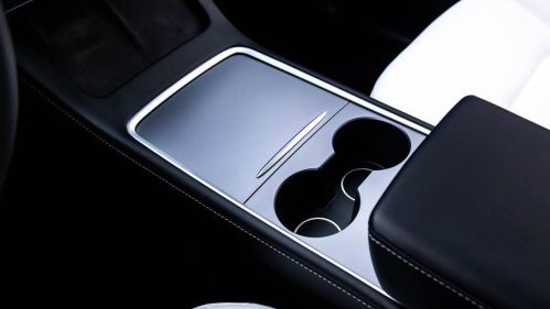 2024 Tesla Model Y 7SAYGDEF0RA275109