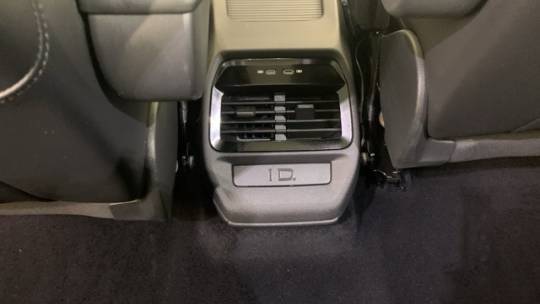 2022 Volkswagen ID.4 WVGTMPE26NP075008