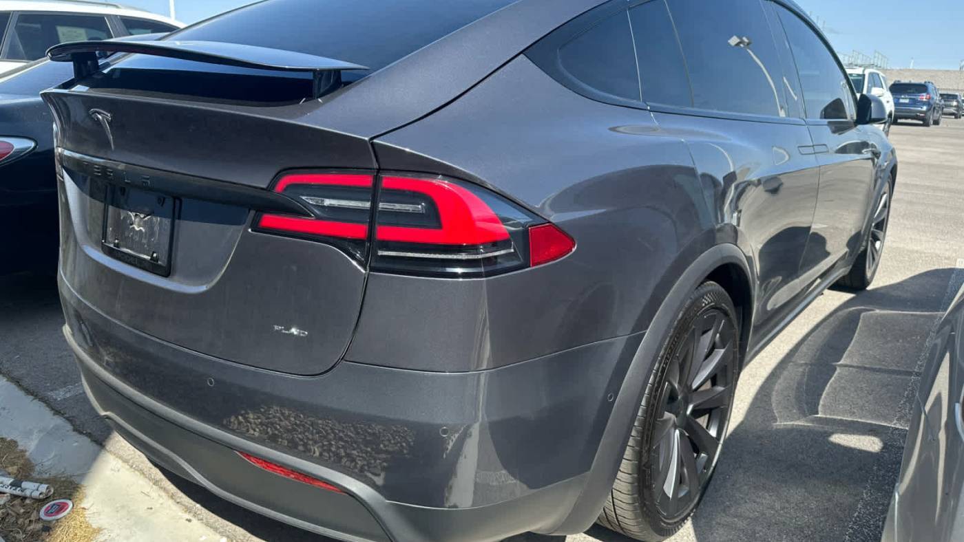 2022 Tesla Model X 7SAXCBE66NF332518