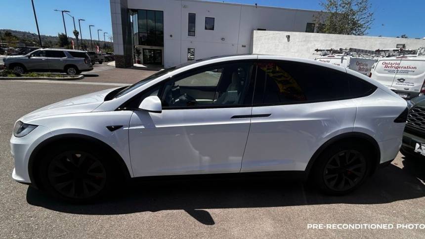 2024 Tesla Model X 7SAXCBE69RF440539