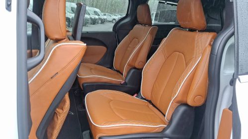 2025 Chrysler Pacifica 2C4RC1N79SR574082